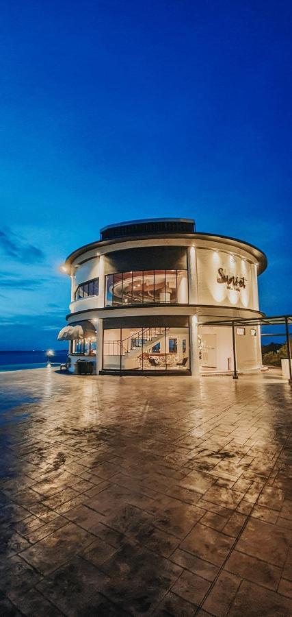BW Suite Belitung Tanjung Pandan Kültér fotó